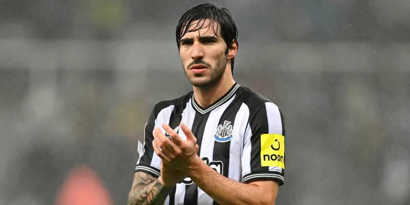 Sandro Tonali là mẫu tiền vệ xuất sắc thuận cả hai chân của Newcastle 